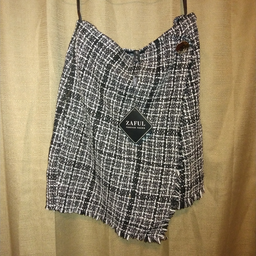 Black and white tweed skirt
